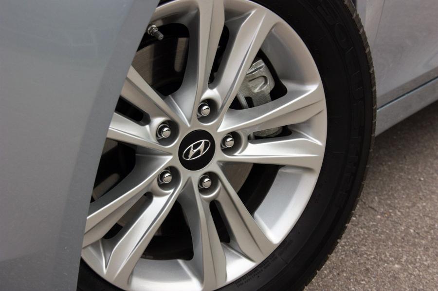  Hyundai Sonata GLS 2011 года  (фото 37 из 41)